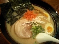 「とんこつ醤油ラーメン（750円）」@らーめん一家 麺小屋 西都賀店の写真