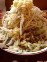 「ラーメン大盛（ヤサイマシマシ タマネギマシマシ ニンニクマシマシ」@らーめん ぽっぽっ屋 水道橋店の写真