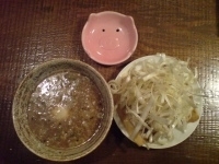 「煮魚出汁つけめん全部のせ+チャーシュー丼」@つけめん 美豚 蓮田店の写真