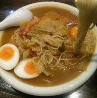 「カレースープ麺（期間限定）+味付煮たまご+生タマゴ」@麺工房HIRAMAの写真