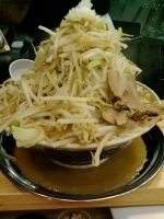 「ふじ麺 中盛 200円（オープン記念チケット/ヤサイマシマシ）」@麺絆や 519の写真