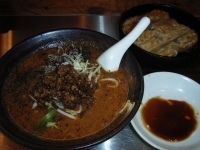 「四川坦々麺  鉄鍋棒餃子」@湯麺 破天荒の写真