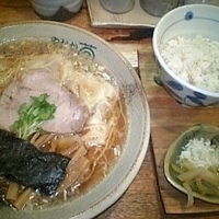 「ワンタン支那そば（醤油） 850円+麦めし 100円+煮玉子（ク」@支那そば やなか草の写真