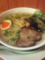 「とんこつラーメン白（アブラ多め）+替え玉」@らーめん ぶるてり屋の写真