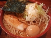 「らーめん中盛+味玉+野菜」@らーめん天空の写真