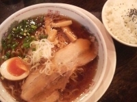 「醤油らーめん￥600+茶碗ごはん（多分ランチサービス）」@麺屋麦亭 神保町店の写真