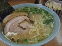 「中塩ラーメン（硬め）+キャベチャー」@近藤家 川崎店の写真