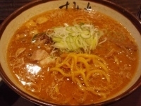 「味噌らーめん+ライス+サッポロクラッシック」@すみれ ラゾーナ川崎店の写真