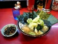 「らーめん大盛（830円）+味玉（80円）+のり（40円）+キャベ」@環2家の写真