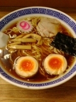 「支那そば（醤油）+煮卵+ビール+とり皮」@屋台ソバ八幡の写真