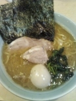 「半熟味玉ラーメン 並 （麺固・濃いめ・脂多）」@横浜ラーメン 武蔵家 板橋店の写真