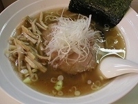 「しょうゆ らーめん（麺固め） ￥650」@燵家製麺の写真