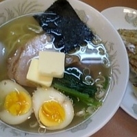 「特製塩ラーメン 700円+餃子 380円→330円（50円割引券」@中華団欒食堂 りんりんラーメンの写真