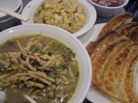 「高菜麺980円+炒飯+餃子」@銀座 天龍 本店の写真