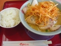 「ねぎ味噌チャーシューメン997円サービス半ライス」@くるまやラーメン 奥戸店の写真