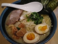 「白福880円」@豚骨醤油らーめん 福気の写真