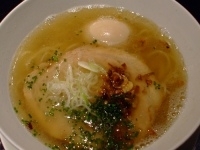 「塩柳麺+半熟煮玉子（1400円）」@MIST 表参道ヒルズ店の写真