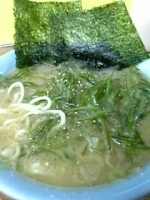 「ラーメン中盛（￥700）+クキワカメ（￥100）」@まこと家の写真