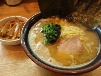 「中盛ラーメン（硬め）+メンマ+ネギチャーシューめし」@川福家の写真