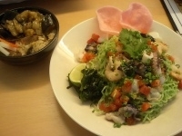 「7月限定  塩レモンシーフード和えそば+日替わりミニランチ丼（炊」@らあめん工房 まんぼぉの写真