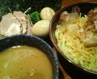 「つけ麺 6・3・タマゴ ニンニク油」@横浜家系豚骨醤油極太麺 侍 本店の写真