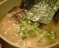 「塩豚骨らーめん（細麺、ハリガネ）+替玉（極細博多麺、ハリガネ） 」@豚骨らーめん いちご家の写真