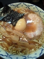 「燻玉ラーメン」@兎に角 松戸店の写真