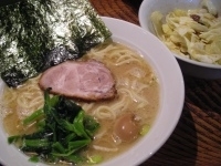 「らーめん600円キャベチャー100円」@伝家の写真