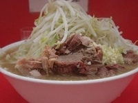 「豚入ラーメン、ヤサイニンニク」@ラーメン二郎 松戸駅前店の写真