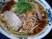 「ラーメンセット（醤油ラーメン+餃子）700円」@海味鮮 都賀駅前店の写真