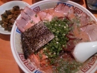 「04長浜塩チャーシュー（5秒・ゴ〜ッテリ!）￥900 22辛高菜」@ハングリードラゴンの写真