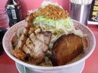 「超ふじ麺（中盛）+炙りちゃあしゅう小豚」@獅子王の写真