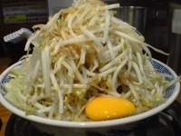 「汁なし大黒麺（大盛り、サービス生卵、ヤサイマシ）」@本家大黒屋本舗 平井店の写真