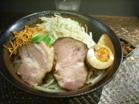 「ガツンと男のまぜそば（800円）+辛いトッピング（100円）」@らーめん 瞠 恵比寿店の写真