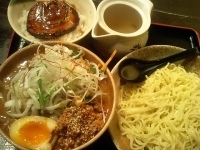 「おすすめセット（ちょい辛味噌つけ麺+ミニチャーシュー丼）1000」@麺や紅丸 本店の写真