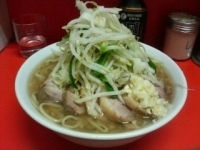 「小豚（麺半分ヤサイマシマシニンニク）」@ラーメン二郎 神田神保町店の写真