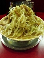 「ラーメン+子豚+チーズ  + 無料ヤサイ&アブラ」@ジャンクガレッジ 東大宮店の写真