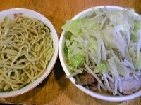 「小つけ麺（ヤサイマシマシ）」@ラーメン二郎 八王子野猿街道店2の写真