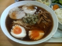 「しょうゆらーめん大盛（800円）」@らーめん大葉の写真