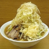 「小ラーメン豚入り（ヤサイマシ・ニンニク）800円」@ラーメン二郎 栃木街道店の写真