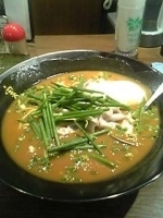 「かれー麺（750円）+温玉（100円）+半ライス（サービス）」@かれー麺 実之和 新宿御苑前店の写真