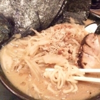 「味噌らぁめん（にんにく入り）+もやし+海苔」@ラーメン工房 じらい屋の写真