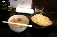 「半肉塩つけそば大盛」@鶏そば専門店 前略。まるきゅうの写真