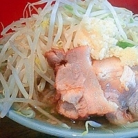 「ラーメン 野菜多め （600円）」@ラーメン髭の写真