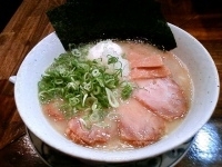 「とんこつ塩（細麺）[700円]+全部のせ[300円]」@麺や 壱宗 京急蒲田店の写真