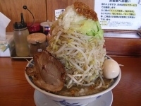 「ふじ麺（中盛）+野菜タワー+味玉」@常勝軒 伊勢崎総本店の写真