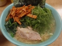 「茎わかめラーメン（中）（メンマ）（硬め）+ライス」@川崎家の写真