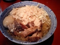 「ラーメン+野菜少なめ+脂多め」@麺香房 暖々の写真