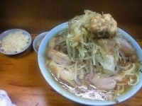 「豚増し少なめ 国産生ニンニク」@ラーメン富士丸 板橋南町店の写真