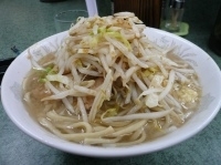 「小（ニンニクヤサイカラメ）」@ラーメン二郎 新宿小滝橋通り店の写真